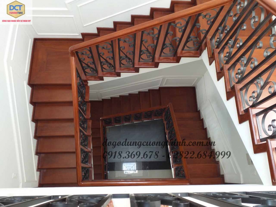 cầu thang gỗ kết hợp sắt